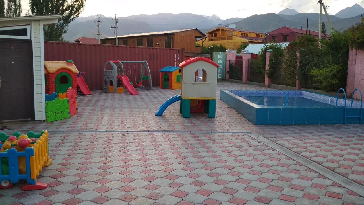Mini-Pansionat Maksat Tscholponata Exterior foto